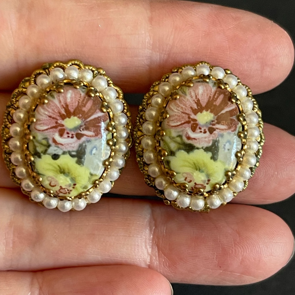 Vintage West Germany Floral Gold Faux Pearl Clip On Earrings 25$